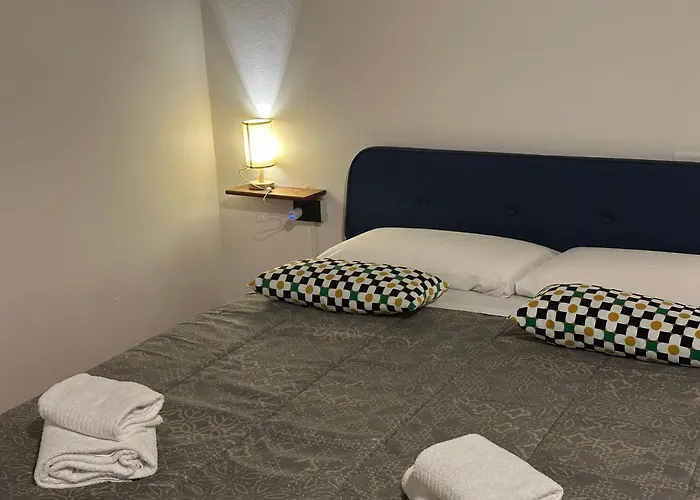 Feel - Piazza Pontida Balcony Апартаменти