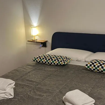 Feel - Piazza Pontida Balcony Apartament