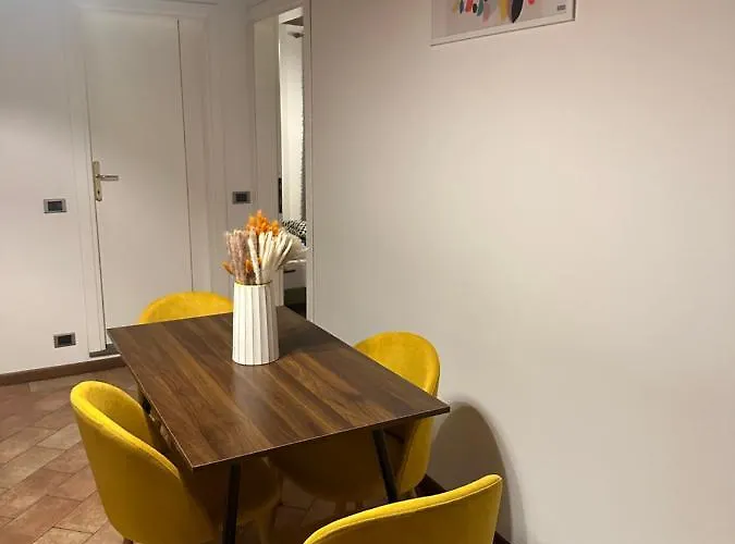 Feel - Piazza Pontida Balcony *